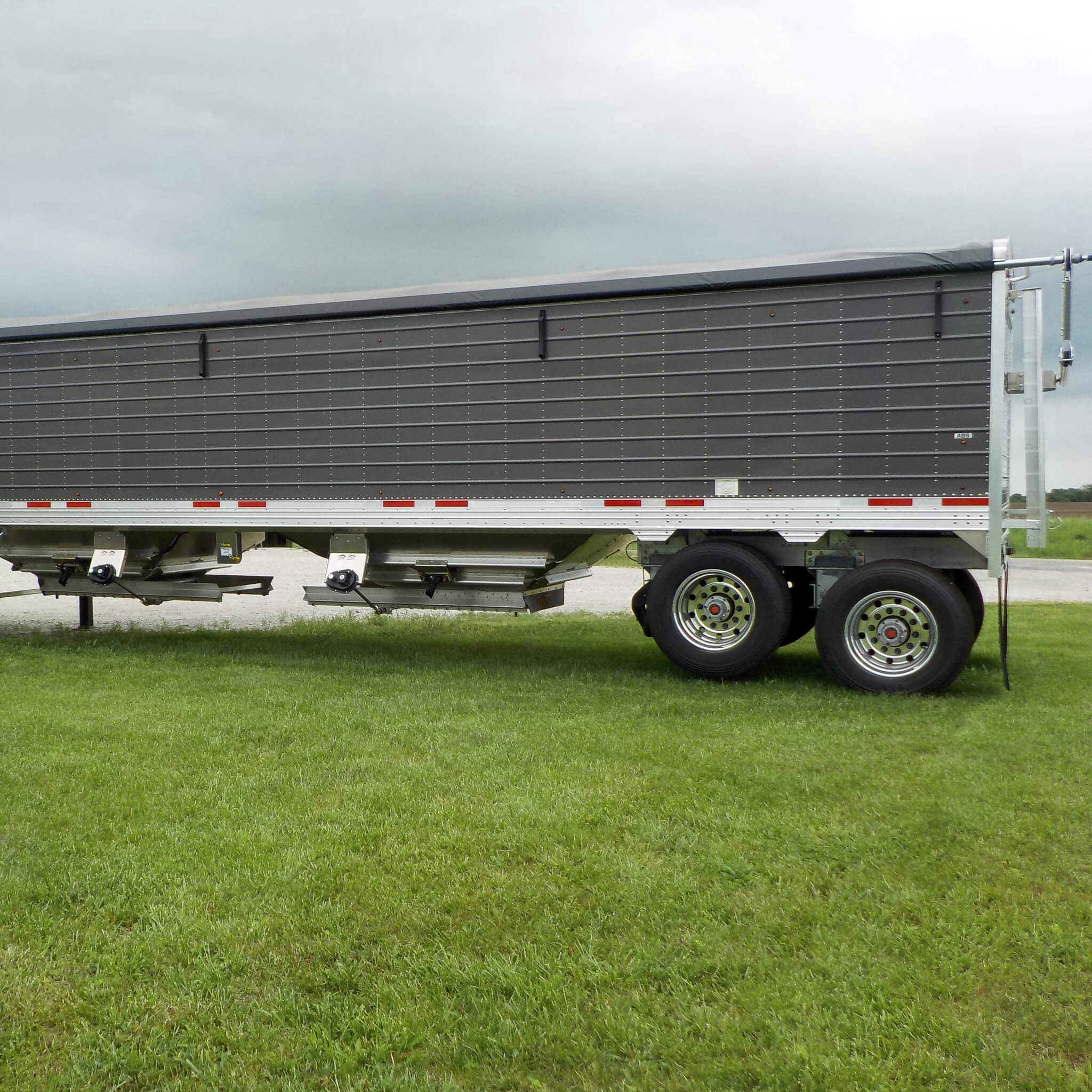 left side view of a hopper bottom trailer